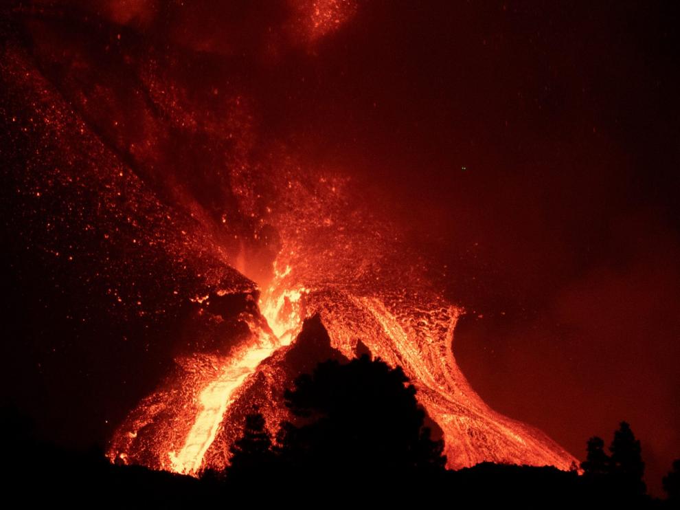 Dos grandes coladas de lava del volcán de la Palma la pasada madrugada