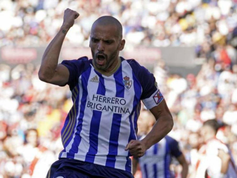 Yuri festeja con rabia un gol a la Ponferradina.