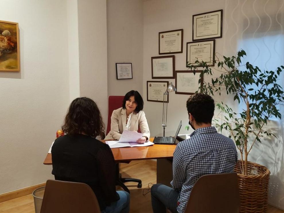 El filme cuenta con la colaboración de las psicólogas aragonesas Elisa Múgica y Lola Fatás.