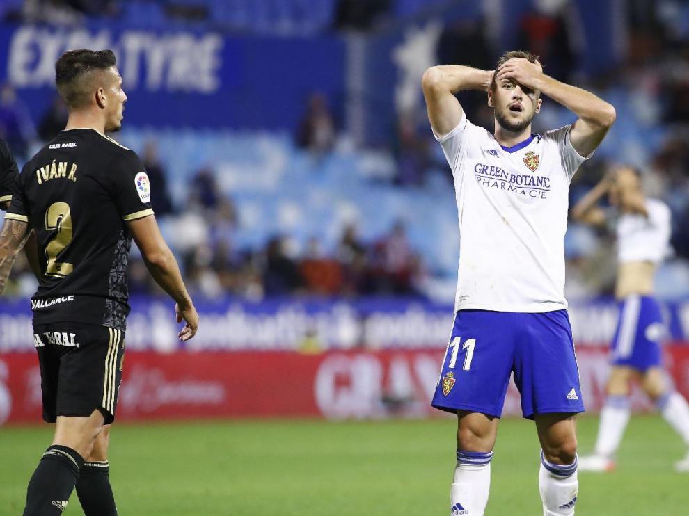 Valentín Vada, lamentándose de una ocasión de gol fallada ante la Ponferradina... imagen recurrente en los 11 primeros partidos de la actual liga en el Real Zaragoza.