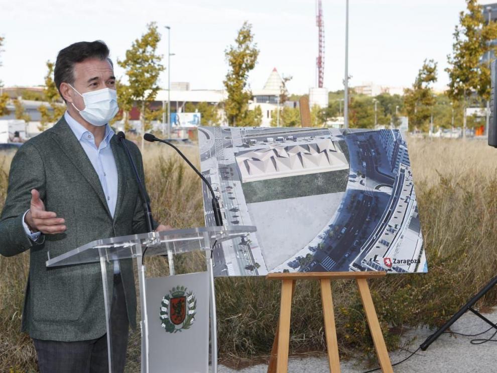 El concejal de Urbanismo, Víctor Serrano, durante la presentación del proyecto.