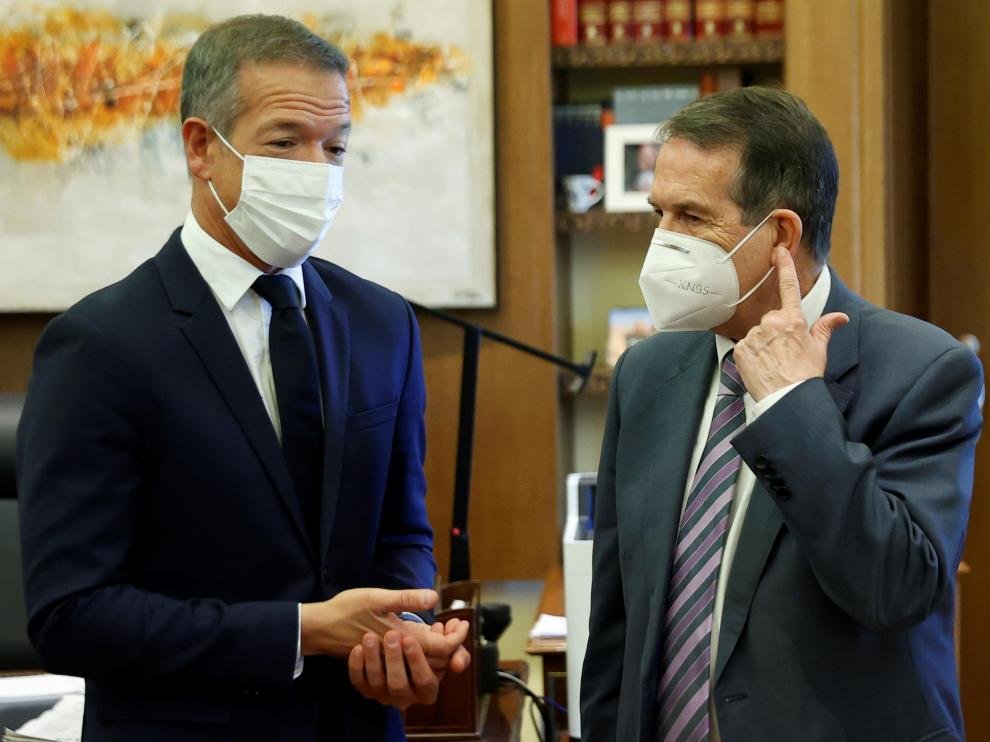 El presidente del Senado, Ander Gil, se reúne con el presidente de la FEMP, Abel Caballero