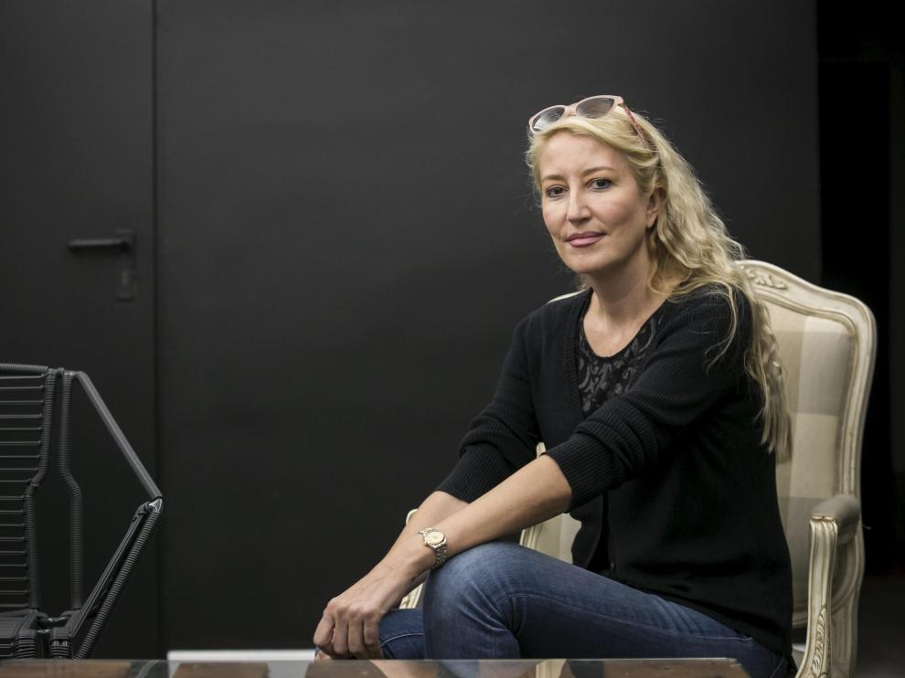 La escritora Isabel Abenia.