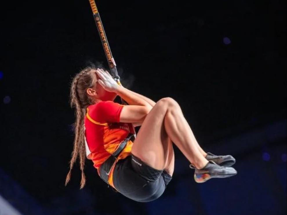 María Laborda, en la competición de escalada de velocidad celebrada en Laval (Francia)