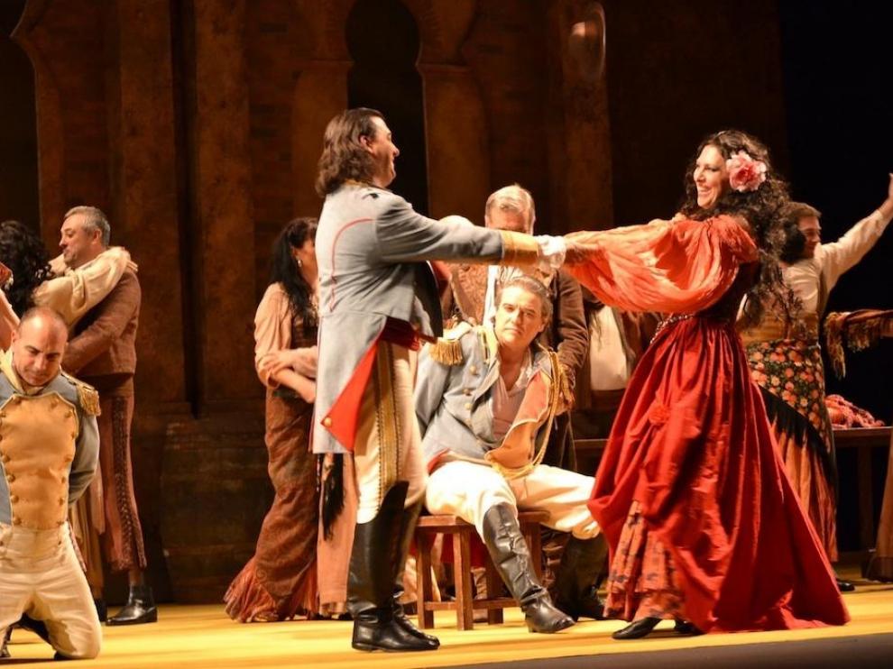 La compañía Ópera 2001 trajo a Zaragoza una versión de la 'Carmen' de Merimée.