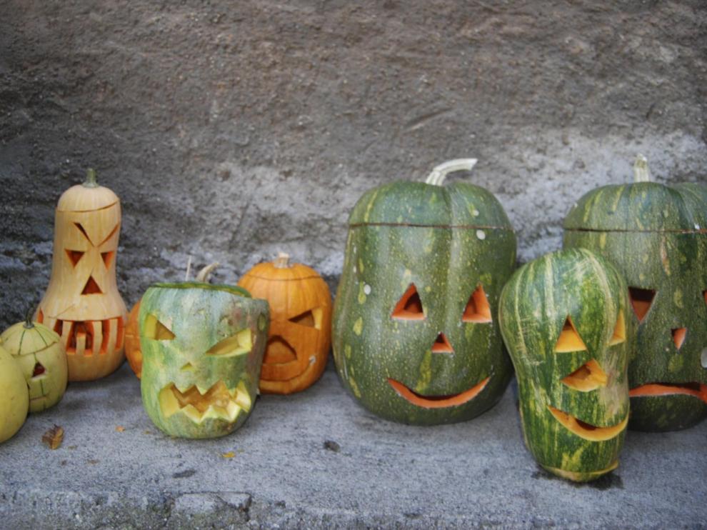 Calabazas talladas por los vecinos de Radiquero en la noche de las ánimas.