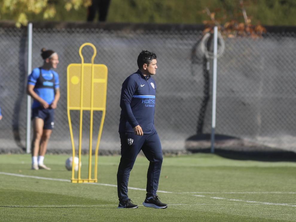 Xisco Muñoz, en el entrenamiento de este sábado en el IES Pirámide.
