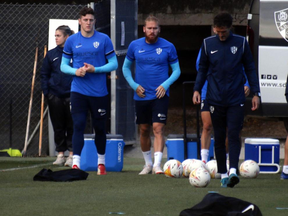 Pitta y Gaich, en el inicio del entrenamiento del lunes de la SD Huesca.
