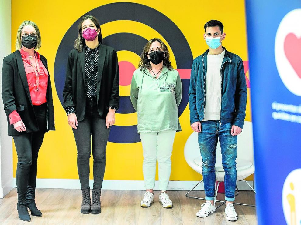 Pilar Giménez, directora de Zona Randstad Aragón, y Helena Suárez, Marina García y Sergio Rodríguez, con contratos esta temporada.