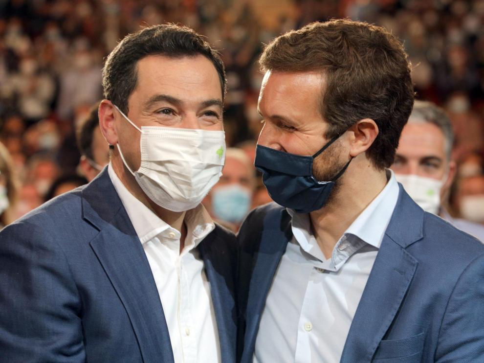Juanma Moreno, presidente de la Junta de Andalucía, y Pablo Casado, líder del PP.