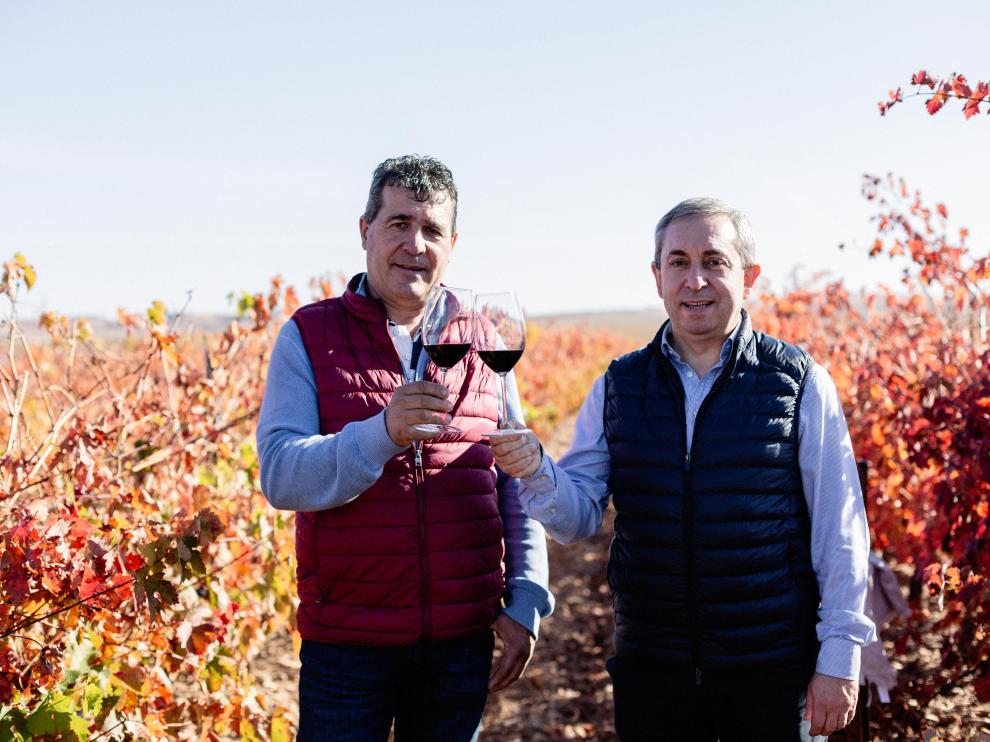 A la izquierda, Alberto Esteban, administrador de Bodegas Esteban Martín, y, a la derecha, Antonio Gasca, gerente.