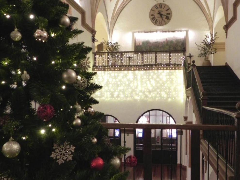 Hotel Monumento, en el Monasterio de Piedra, engalanado para la Navidad.