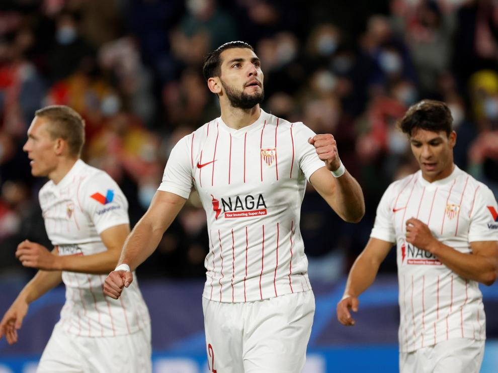 Rafa Mir celebra el segundo gol para el Sevilla ante el Wolfsburgo