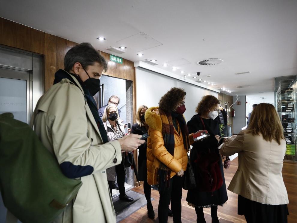 Petición del pasaporte covid a la entrada en el restaurante Tres Mares.
