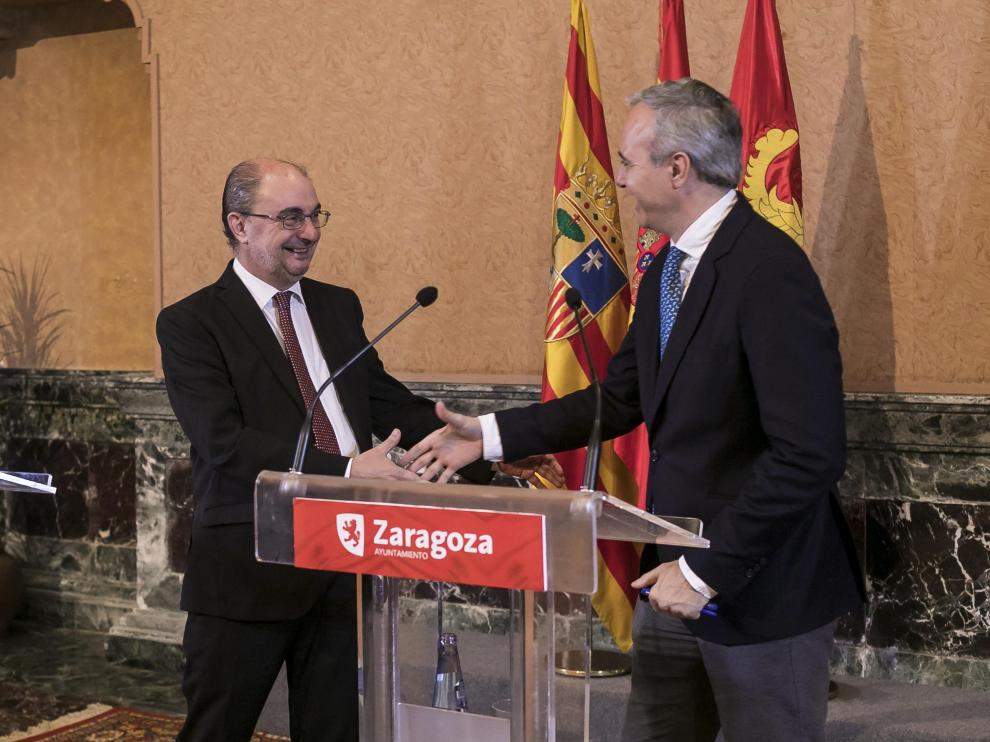 Javier Lambán (i) y Jorge Azcón, durante la primera reunión del Consejo Bilateral de Capitalidad, en marzo de 2020.