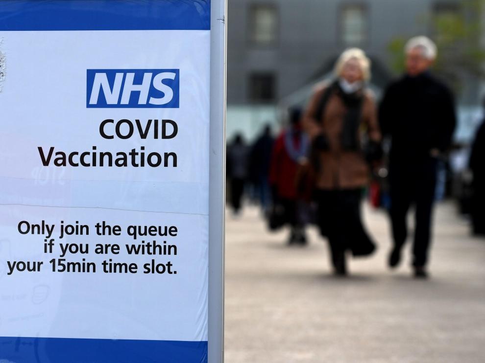 Centro de vacunación contra la covid en Londres. BRITAIN CORONAVIRUS HEALTH OMICRON VARIANT