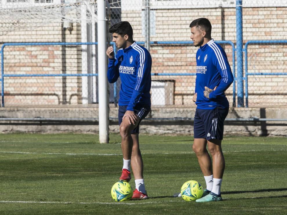 Enrique Clemente, junto a Juanjo Narváez en un entrenamiento en la Ciudad Deportiva.