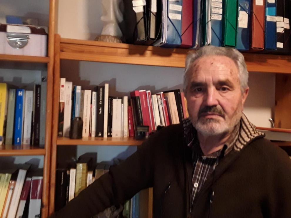 Clemente Alonso Crespo es narrador y estudioso de la obra de Miguel Labordeta, al que ha editado en El Bardo y Olifante.