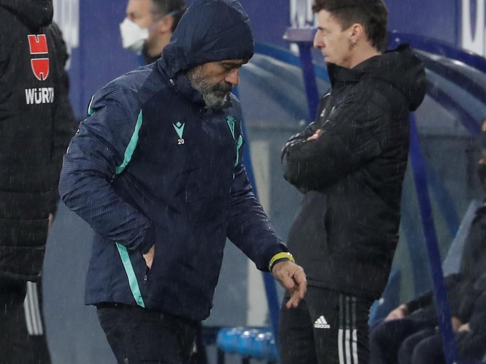 El técnico del Cádiz, Álvaro Cervera, durante el encuentro ante Osasuna