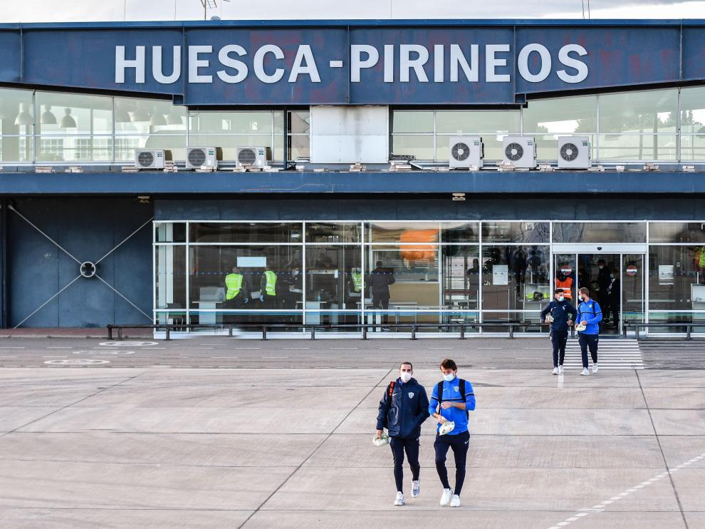 La SD Huesca se ha convertido en los últimos años en el cliente casi único del aeropuerto oscense y ya ha fletado 11 vuelos.