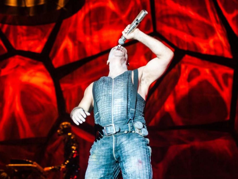 Till Lindemann, cantante de Rammstein, durante un concierto.