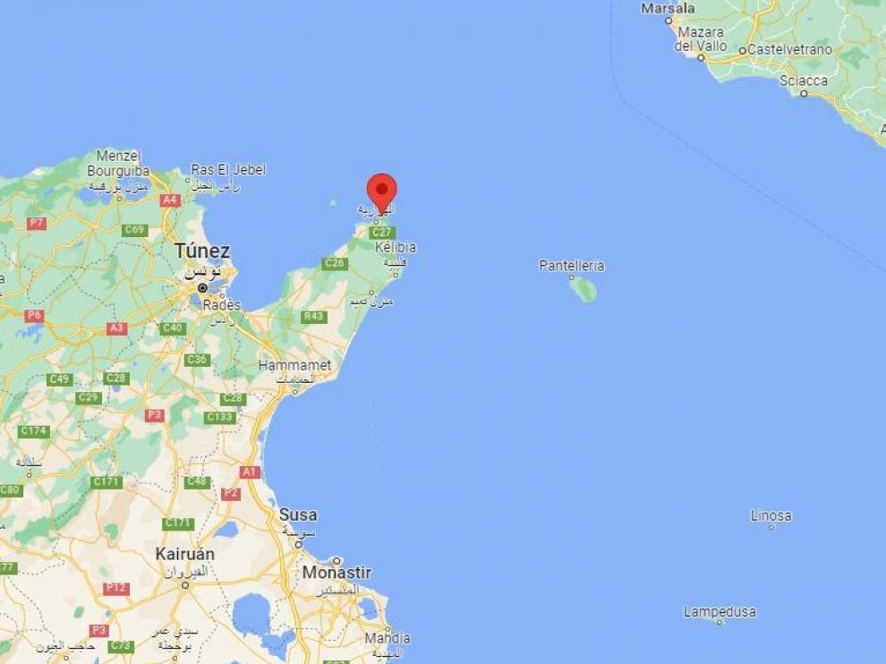Los cuerpos de las víctimas fueron encontrados a lo largo de la costa de Cap Bon, a apenas un centenar de kilómetros de la isla italiana de Lampedusa.