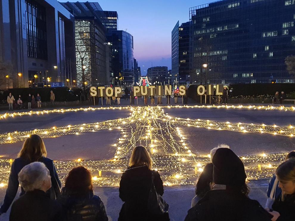 Activistas y refugiados ucranianos piden en Bruselas cortar el petróleo ruso
