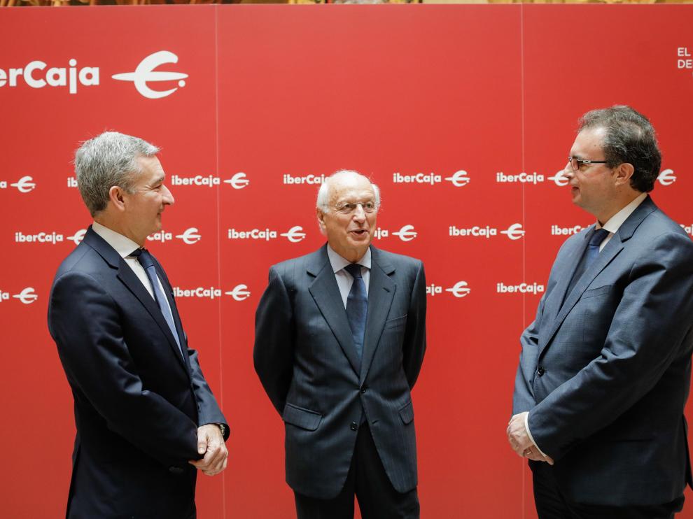 Víctor Serrano, José Luis Aguirre y Francisco Serrano, este miércoles en la sede de Ibercaja.