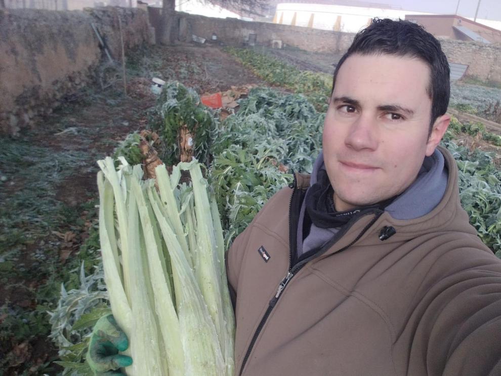 Pablo Játiva tiene 30 años y vive en Santa Eulalia del Campo, donde tiene su huerto
