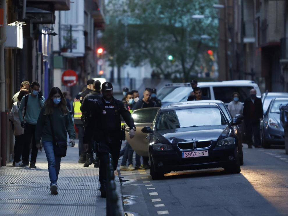 La Policía Nacional ha cortado durante un par de horas un tramo de la calle Sevilla de Zaragoza.