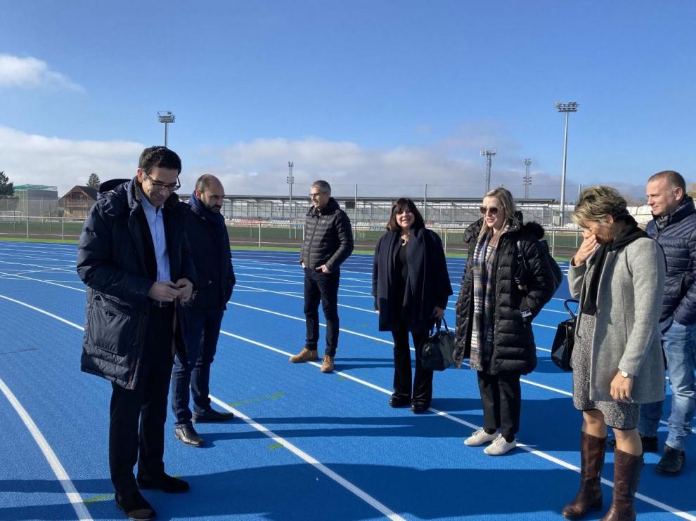Visita en 2020 de una delegación de atletismo de Argelia a las pistas de Barbastro.
