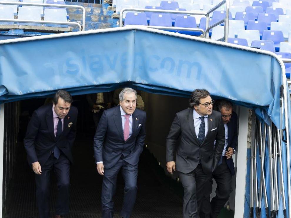 Jorge Mas, flanqueado por Gustavo Serpa, Raúl Sanllehí y, detrás, Juan Forcén, el 24 de mayo.