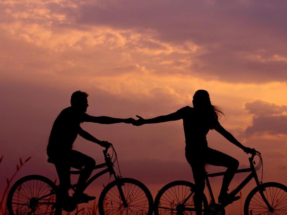 Cuando cae el sol los ciclistas son más vulnerables y las luces se hacen imprescindibles.