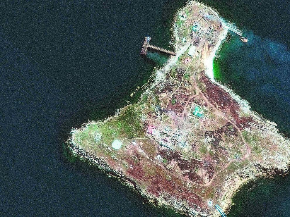 Imagen aérea de la Isla de las Serpientes antes del último ataque del Ejército ucraniano, que habría forzado la retirada rusa.