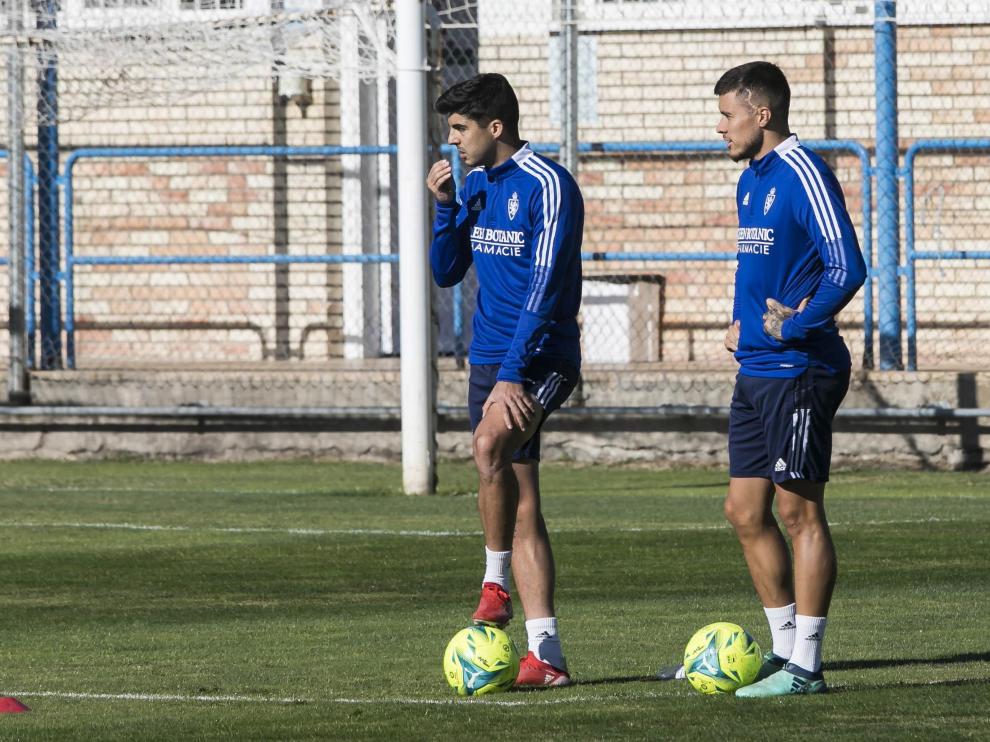 Enrique Clemente, junto a Juanjo Narváez, en un entrenamiento.