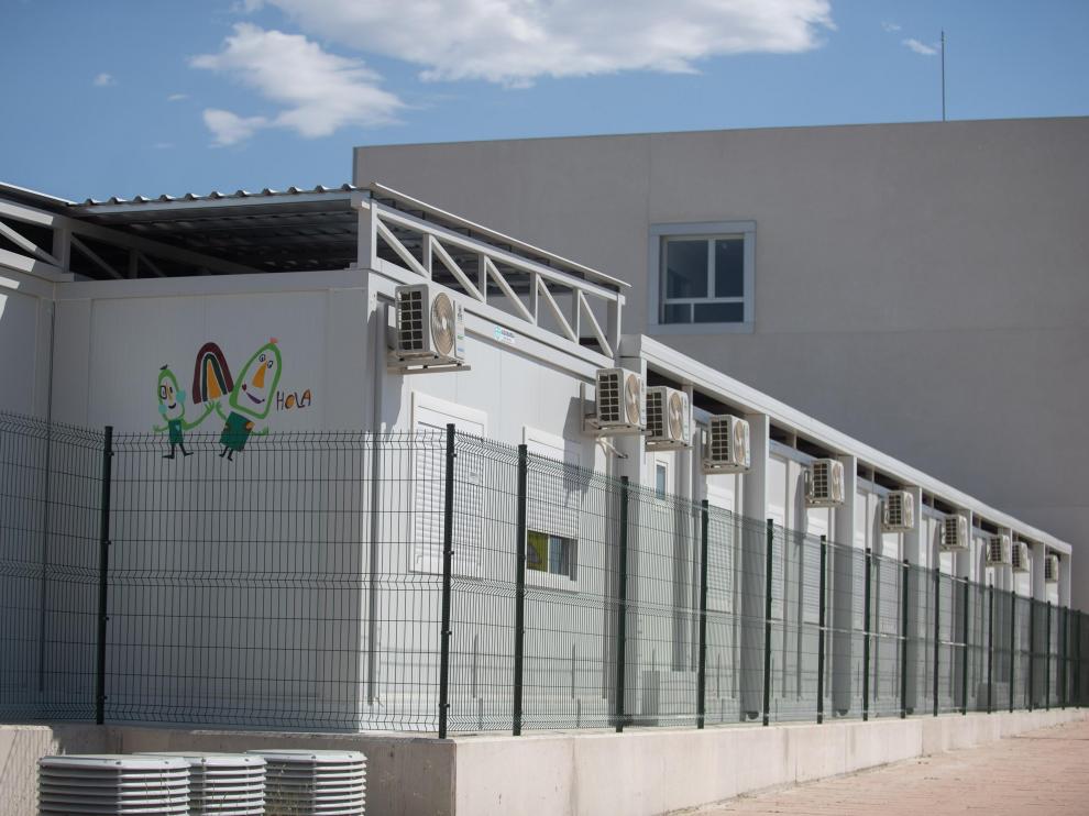 Aulas prefabricadas en el colegio Ana María Navales del barrio de Arcosur en Zaragoza, cuyas obras se han adjudicado ya.