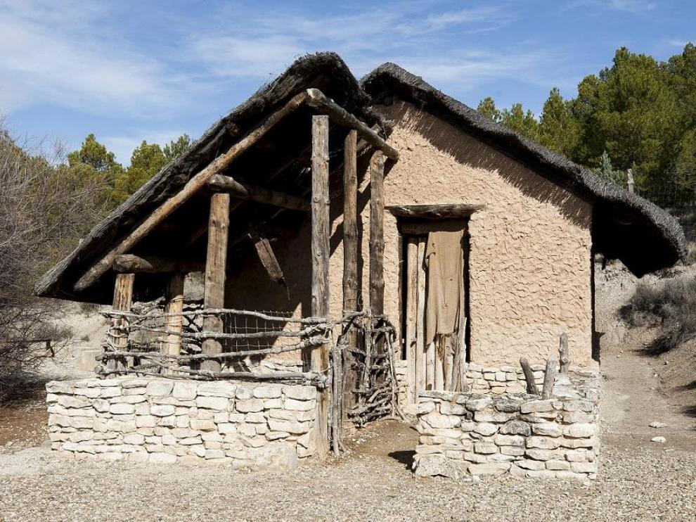 Recreación visitable de una cabaña de la Edad de Hierro en el Parque de Burrén, en el término municipal de Fréscano.