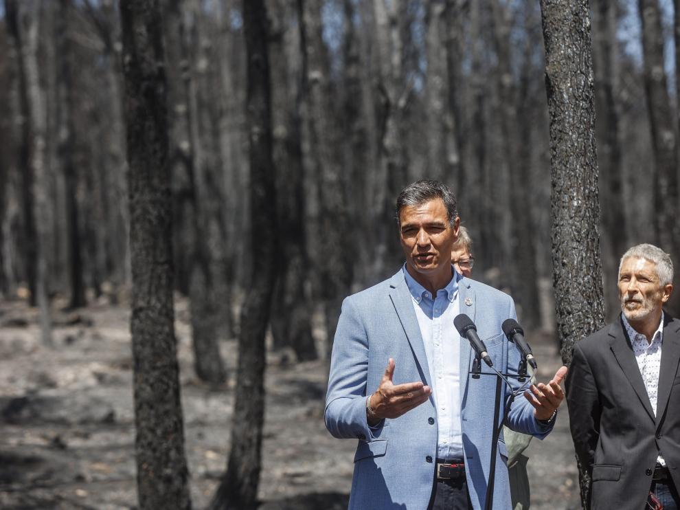 El presidente del Gobierno, Pedro Sánchez, comparece durante su visita a las zonas afectadas del incendio de Bejis