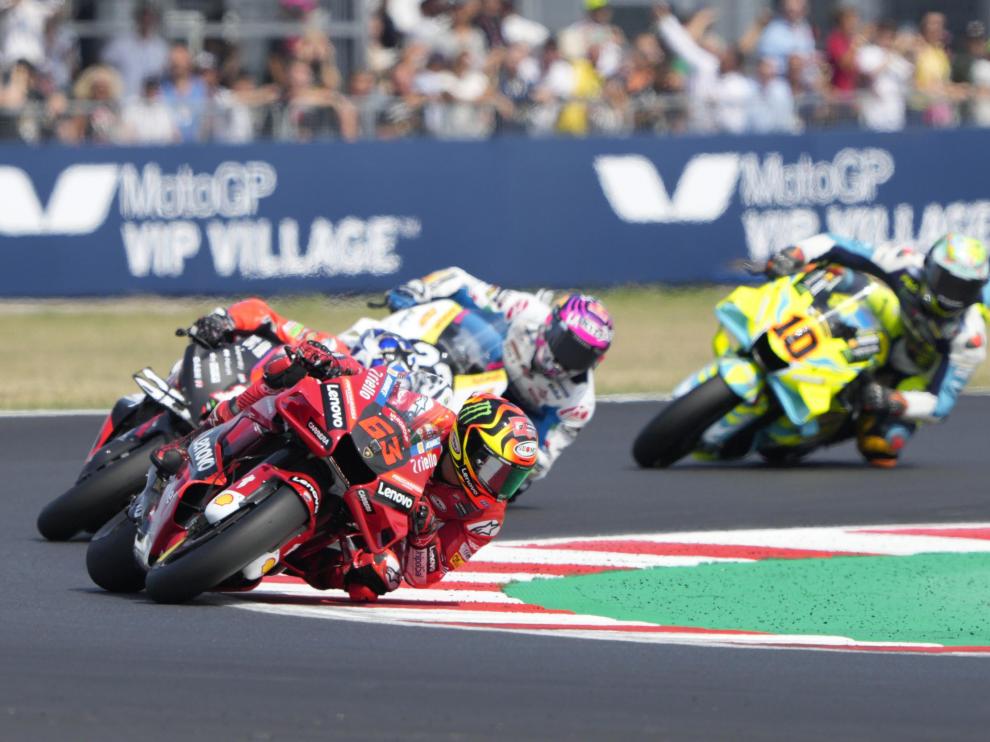 El italiano Francesco 'Pecco' Bagnaia (Ducati Desmosedici GO22) lidera la carrera de Moto GP del Gran Premio de Misano