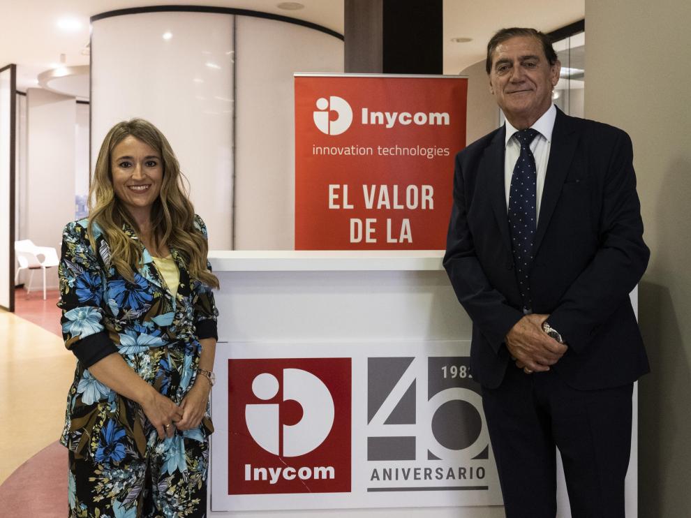 Beatriz Calvo, nueva directora general de Inycom, junto con el presidente de la compañía, Máximo Valenciano.