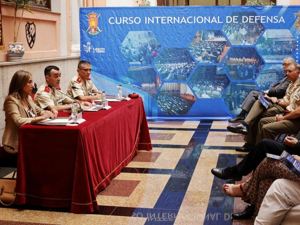 Presentación del Congreso de Defensa en Jaca celebrada en la antigua Capitanía.