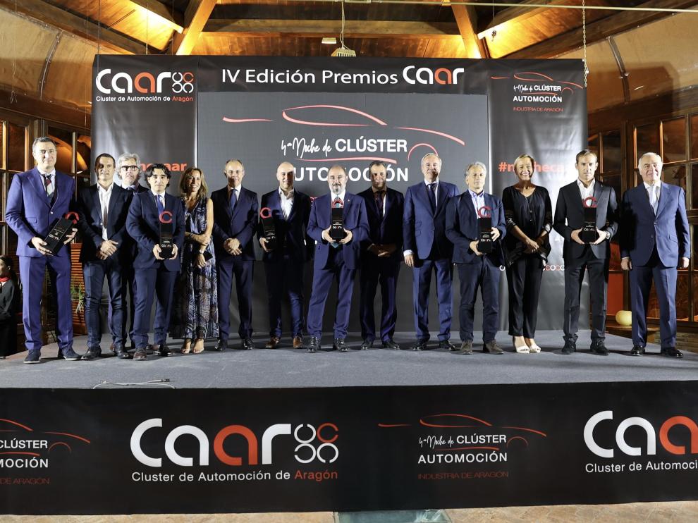 Lambán y Tesier, en el centro, en la entrega de los IV Premios del Cluster de la Automoción de Aragón.