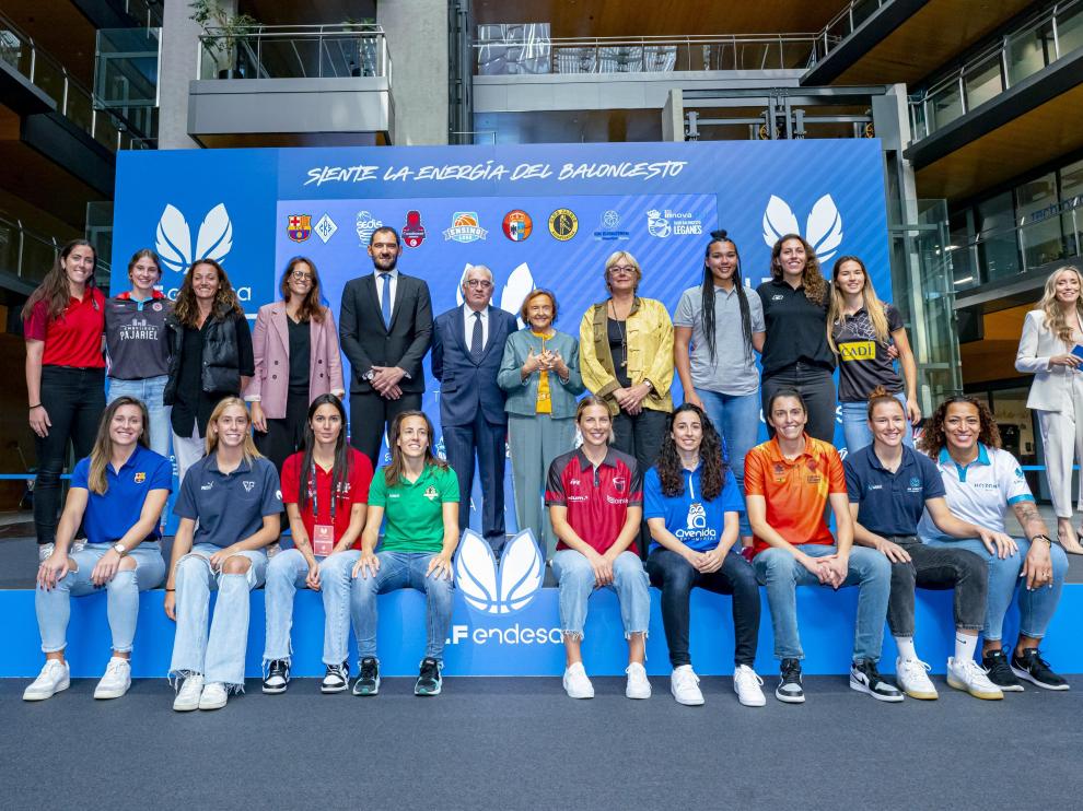 Foto de familia de la presentación de la Liga Femenina Endesa 2022-23.