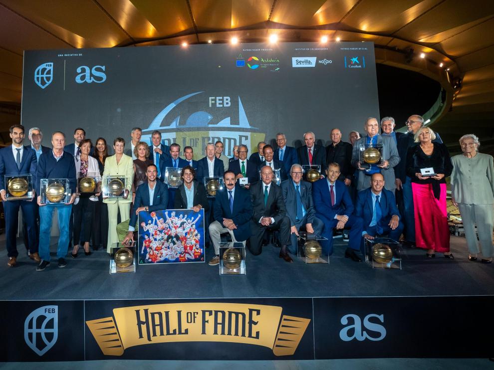 Todos los premiados en la segunda edición del Salón de la Fama de baloncesto.
