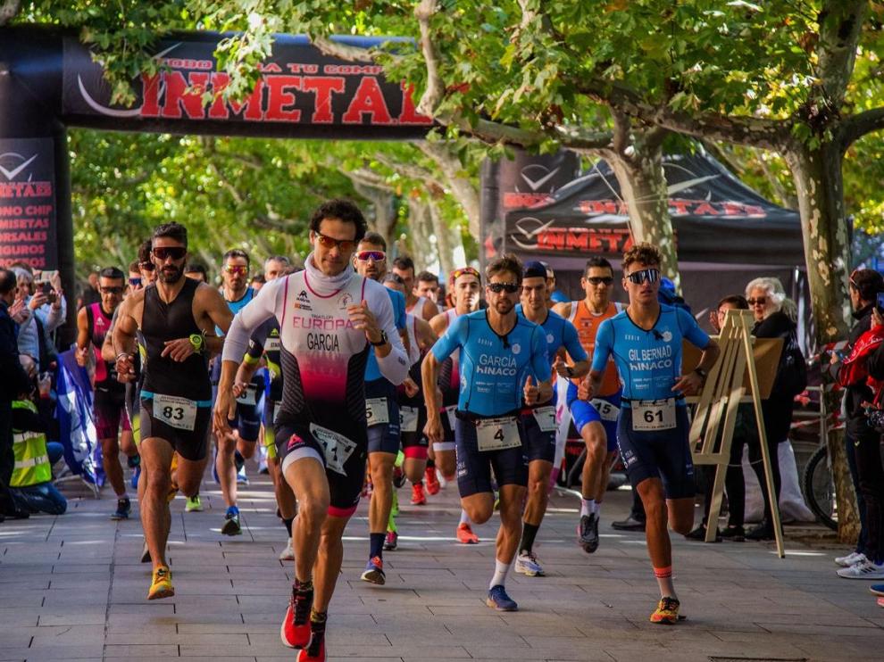 Momento de salida de la carrera, este domingo en Calatayud.