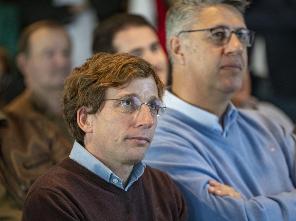 José Luis Martínez Almeida, alcalde de Madrid, y Xavier García Albiol, presidente del PP en la Diputación de Barcelona, este sábado en Badalona.