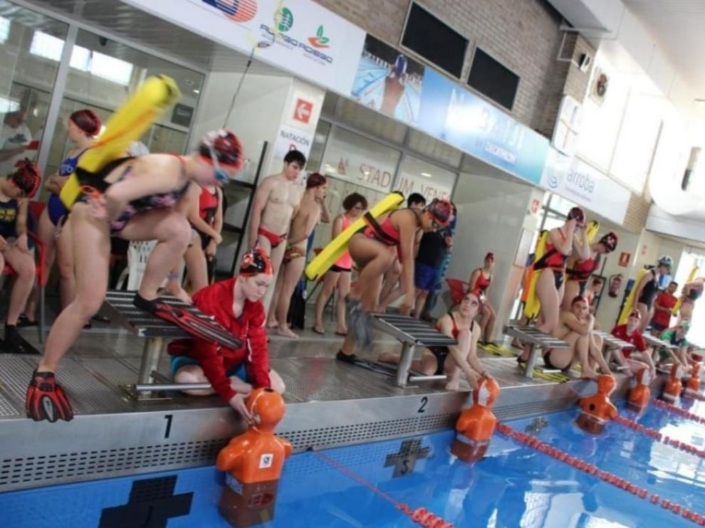 La piscina del Stadium Venecia es uno de los sitios de Zaragoza donde se entrena
