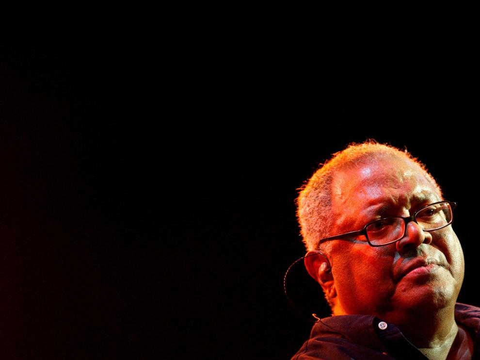 FILE PHOTO: Cuban musician Pablo Milanes performs at a concert in Havana