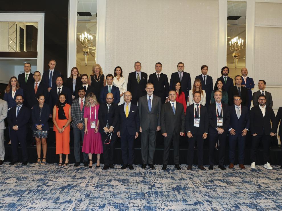 Felipe VI se reúne con empresarios españoles que trabajan en Catar