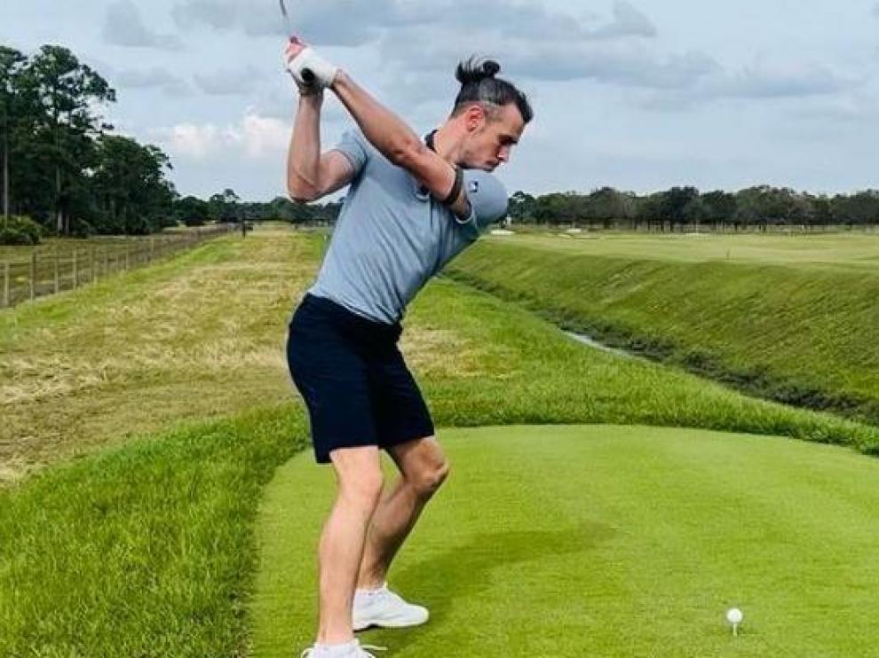 Bale ha cambiado el balón por los palos de golf
